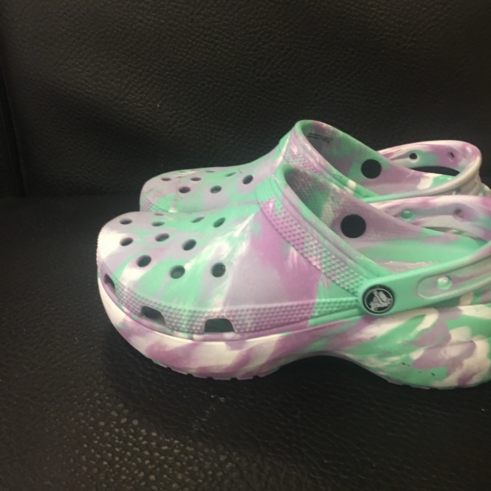 Barely new never worn smoke free pet free home size is 6bpys amd 8 in woman